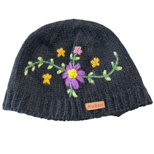 NWT KuSan Wool Floral Embroidered Fleece Lined Beanie Black